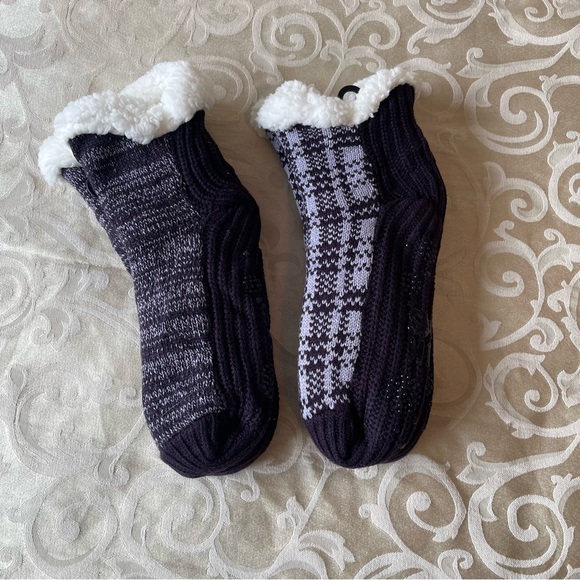 NWT MUK LUKS Bundle of 2 Purple Cabin Socks Non-Skid Faux Sherpa Lining Size S/M - Picture 2 of 4